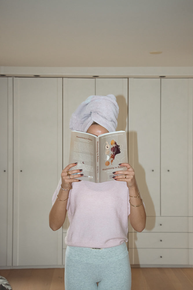 FEMZN Bundel: Maanzinnig in Balans Boek + Hormonal Balance Supplement